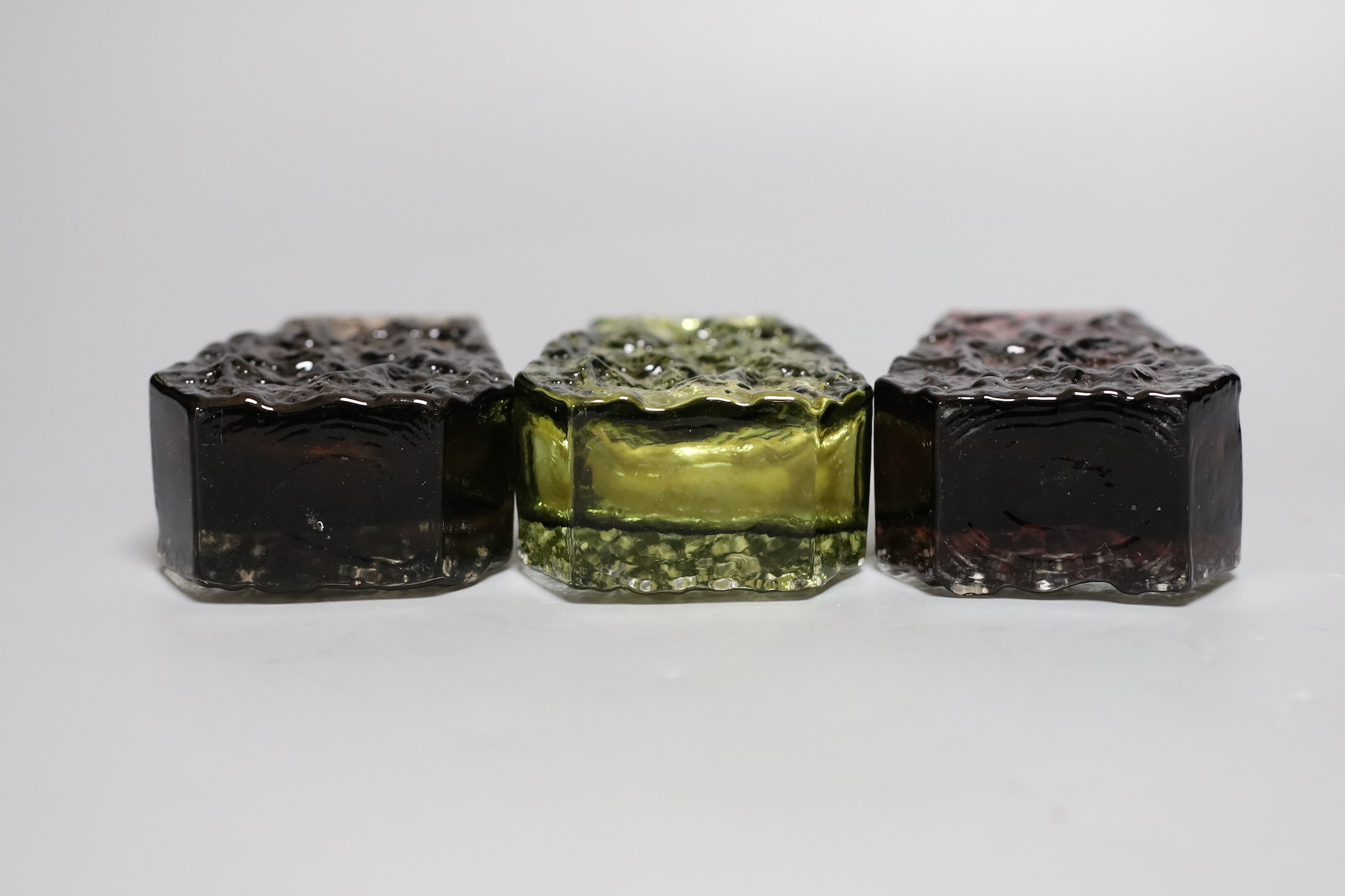 Three Whitefriars 'Coffin' vases, various colours, each 18cm high